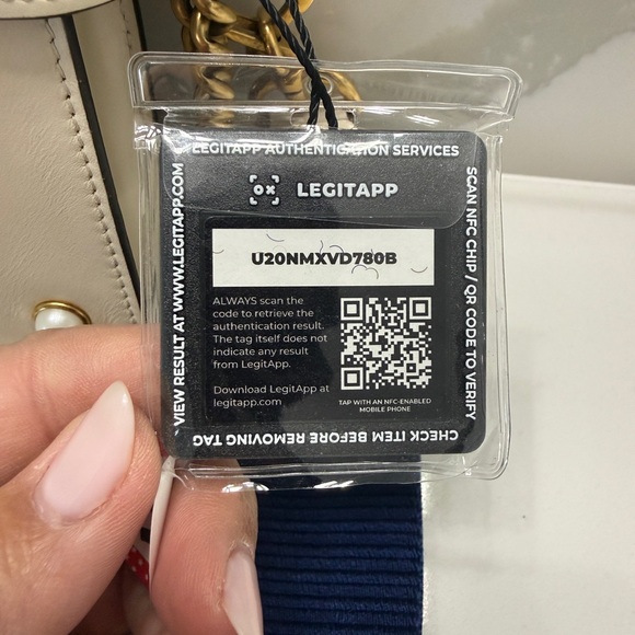 Gucci Queen Bee Shoulder Bag with Gold Chain and Bee Embellishment with COA - Picture 10 of 10